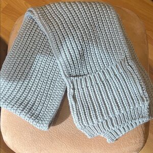 Francesca's Collections Gray Chunky Knit Scarf